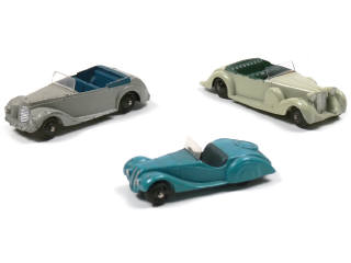 Lot 713 - DINKY TOYS (GB) (3)