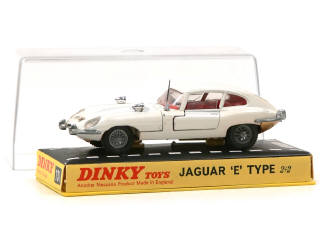 Lot 671 - DINKY TOYS (GB) (1)