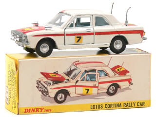 Lot 685 - DINKY TOYS (GB) (1)