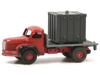 Lot 579 - DINKY TOYS (FRANCE) (1)