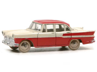 Lot 545 - DINKY TOYS (FRANCE) (1)