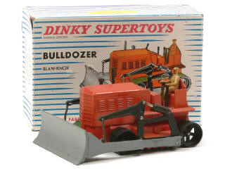 Lot 588 - DINKY TOYS (FRANCE) (1)