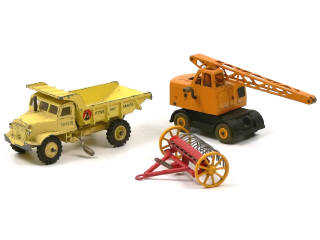 Lot 714 - DINKY TOYS (GB) (3)