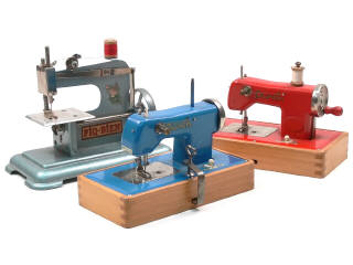 Lot 196 - DIVERS (3)