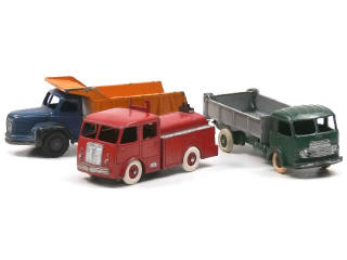 Lot 645 - DINKY TOYS (FRANCE) (3)