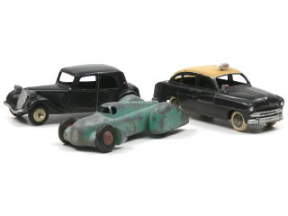Lot 634 - DINKY TOYS (FRANCE) (3)