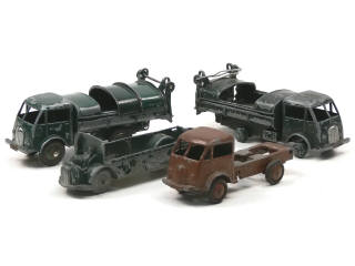 Lot 653 - DINKY TOYS (FRANCE) (4)