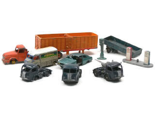 Lot 659 - DINKY TOYS (FRANCE) (8)