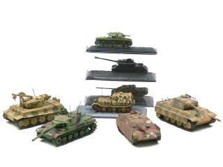 Lot 268 - DIVERS (8)