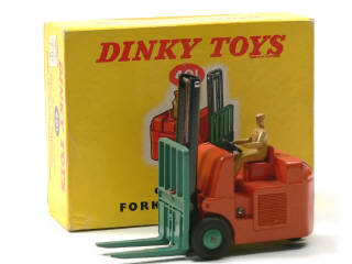 Lot 355 - DINKY TOYS (GB) (1)
