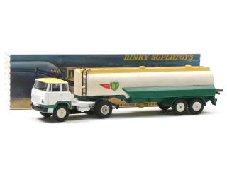 Lot 235 - DINKY TOYS (FRANCE) (1)