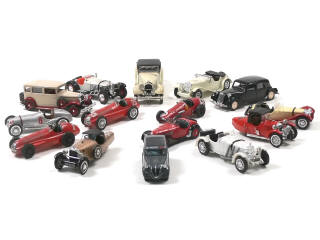 Lot 437 - DIVERS (22)