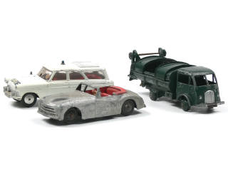 Lot 440 - DIVERS (3)