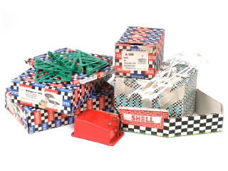 Lot 123 - SCALEXTRIC (1)