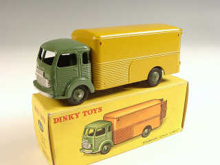 Lot 557 - DINKY TOYS FRANCE (1)