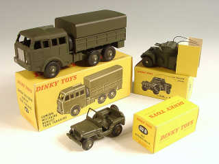 Lot 582 - DINKY TOYS (FRANCE) (3)