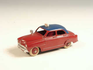 Lot 261 - DINKY TOYS (FRANCE) (1)