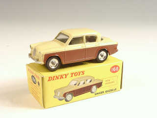 Lot 454 - DINKY TOYS (GB) (1)