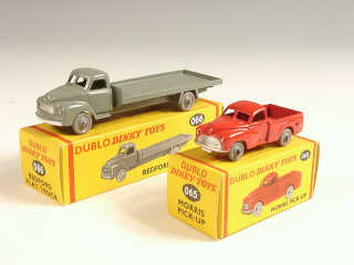Lot 389 - DINKY TOYS (GB) (2)