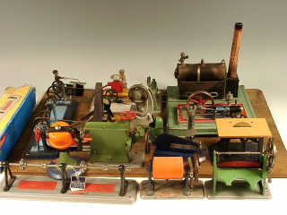 Lot 614 - DIVERS (2)