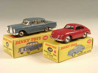Lot 467 - DINKY TOYS (GB) (2)