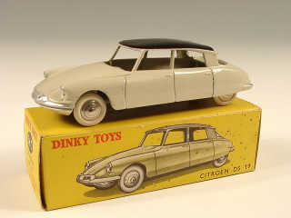 Lot 314 - DINKY TOYS FRANCE (1)