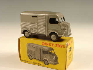 Lot 571 - DINKY TOYS FRANCE (1)