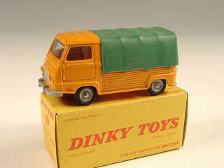Lot 559 - DINKY TOYS FRANCE (1)