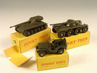Lot 581 - DINKY TOYS (FRANCE) (3)