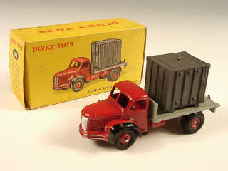 Lot 576 - DINKY TOYS (FRANCE) (1)