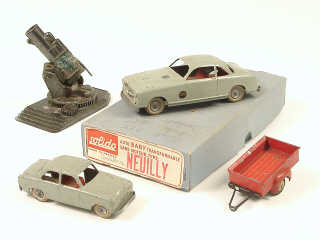 Lot 412 - DIVERS (5)