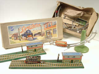 Lot 697 - DIVERS (2)