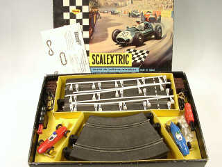 Lot 683 - SCALEXTRIC (1)