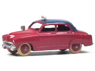 Lot 393 - DINKY TOYS (FRANCE) (1)