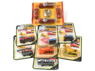 Lot 230 - DIVERS (12)
