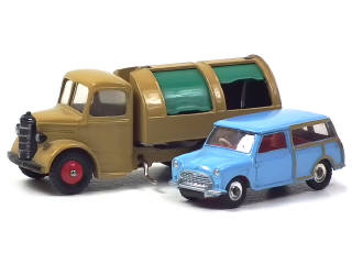 Lot 532 - DINKY TOYS (GB) (2)