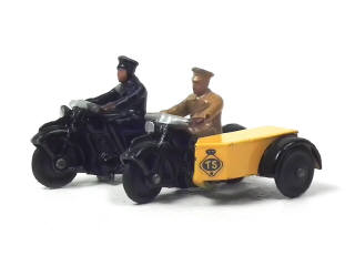 Lot 539 - DINKY TOYS (GB) (2)