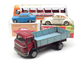Lot 500 - DIVERS (4)