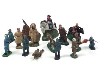 Lot 264 - FIGURINES en composition (15)