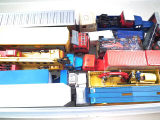 Lot 62 - DIVERS (17)