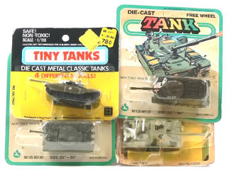 Lot 208 - DIVERS (4)
