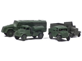 Lot 229 - DINKY TOYS (GB) (4)
