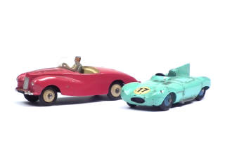Lot 214 - DINKY TOYS (GB) (2)