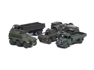 Lot 231 - DINKY TOYS (GB) (5)