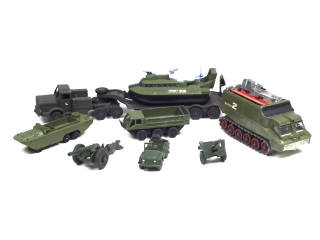 Lot 233 - DINKY TOYS (GB) (8)