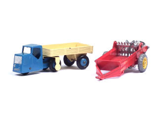 Lot 221 - DINKY TOYS (GB) (2)