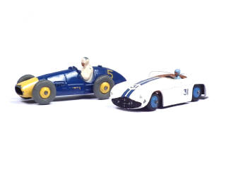 Lot 217 - DINKY TOYS (GB) (2)