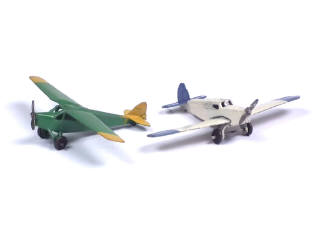 Lot 210 - DINKY TOYS (GB) (2)