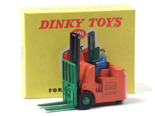 Lot 323 - DINKY TOYS (GB) (1)
