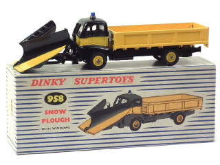Lot 382 - DINKY TOYS (GB) (1)